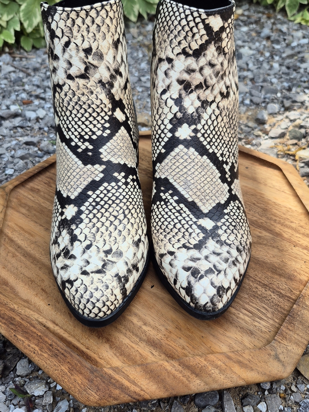 Call It Spring "Grilin" Vegan Faux Snakeskin Chelsea Ankle Boots – Size 7 - Picture 3 of 13